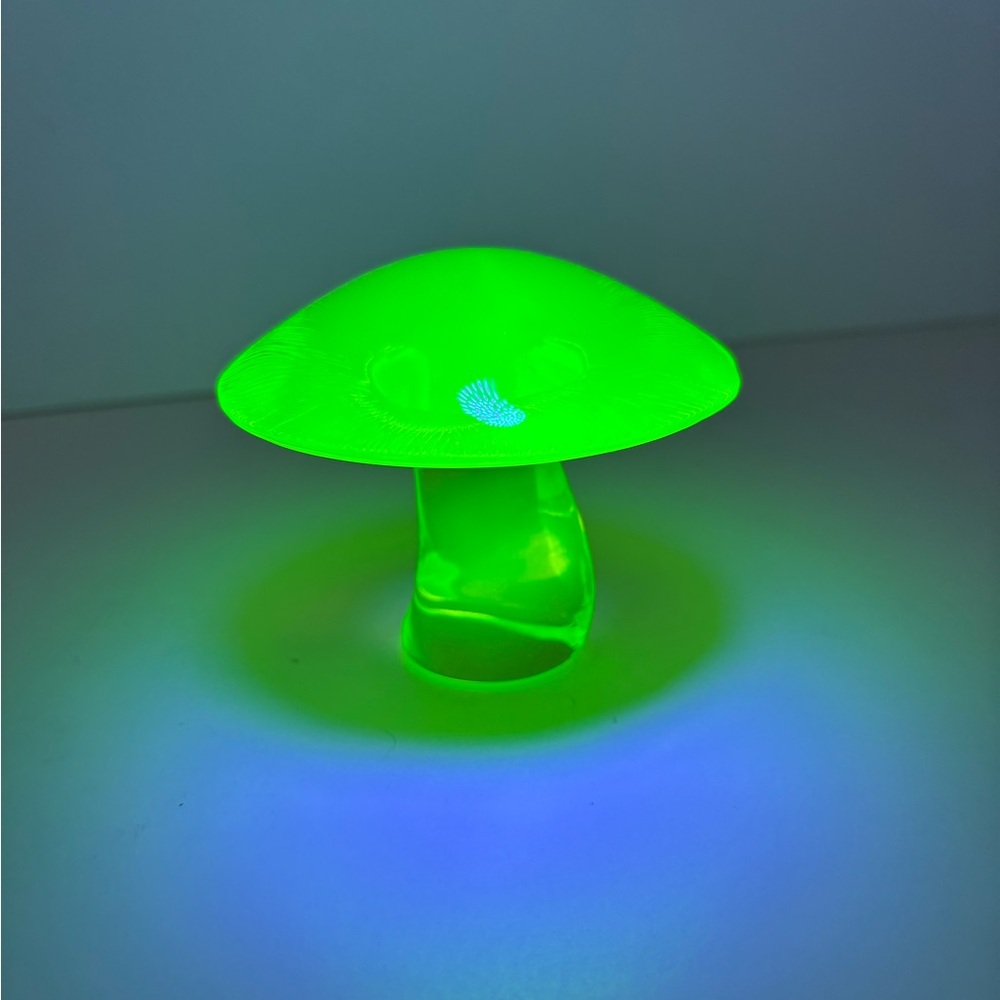 Vintage Mid Century Viking Lime Uranium Glass Mushroom - Picture 6 of 12